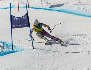 Julia Mancuso skiing in a race at Palisades Tahoe