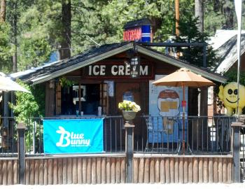 front view of ice cream shop