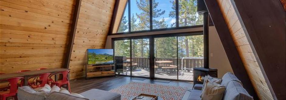 living room with tv and sunny windows 