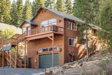 front of a home in tahoe donner